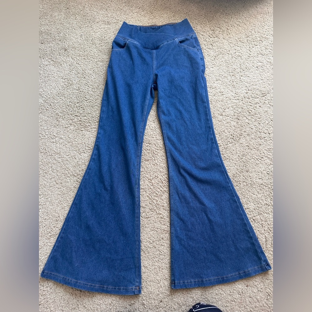 Halara Flare jean/leggings, crossover waist, barley worn. size M.